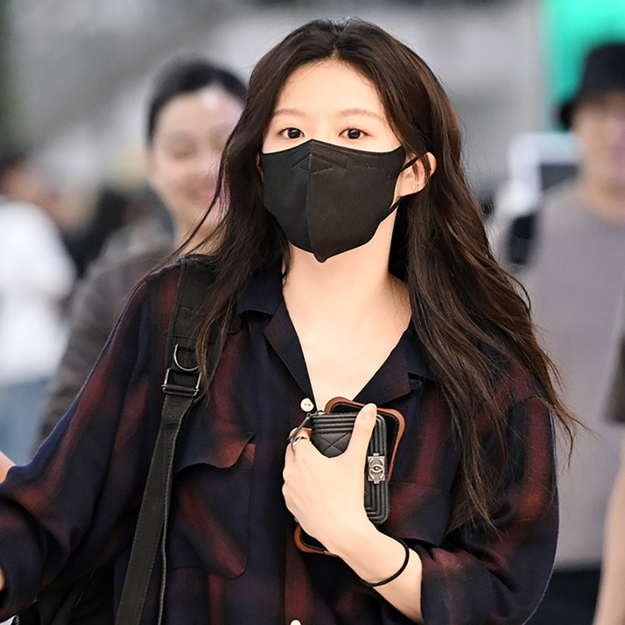 【고윤정】 CHANEL샤넬 보이 샤넬 플랩 카드 홀더 그레인드 카프스킨 ▶매장-120만원◀